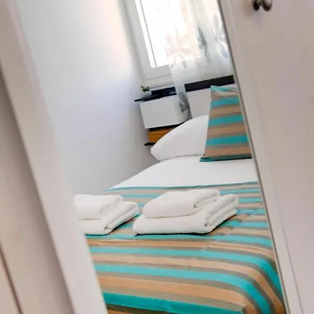 Appartement Modern 2-bed Apt, Late Check In Available