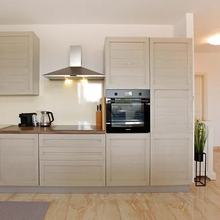 Appartement Modern 2-bed Apt, Late Check In Available