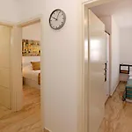 Modern 2-bed Apt, Late Check In Available شقة *