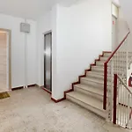 شقة Modern 2-bed Apt, Late Check In Available *