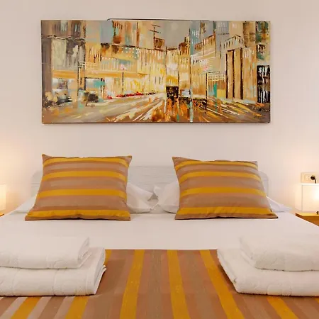 Modern 2-bed Apt, Late Check In Available Сплит