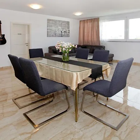 Modern 2-bed Apt, Late Check In Available Apartmán *