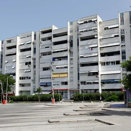 Modern 2-bed Apt, Late Check In Available Сплит