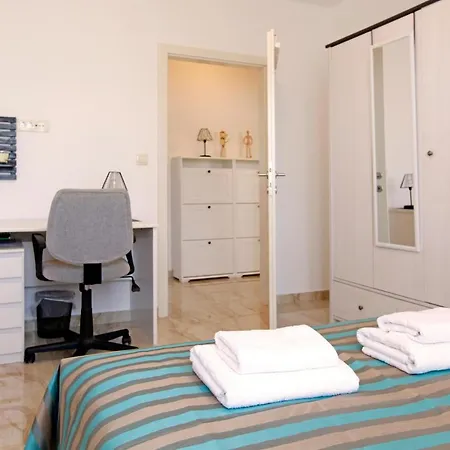 アパート Modern 2-bed Apt, Late Check In Available スプリト
