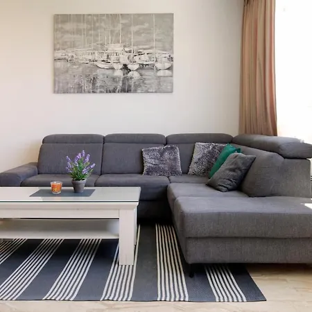 Modern 2-bed Apt, Late Check In Available 스플리트