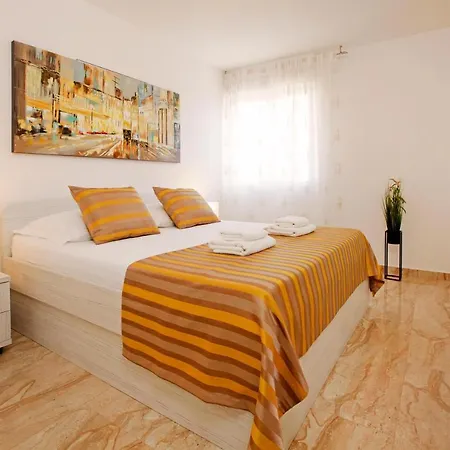 Lägenhet Modern 2-bed Apt, Late Check In Available Split