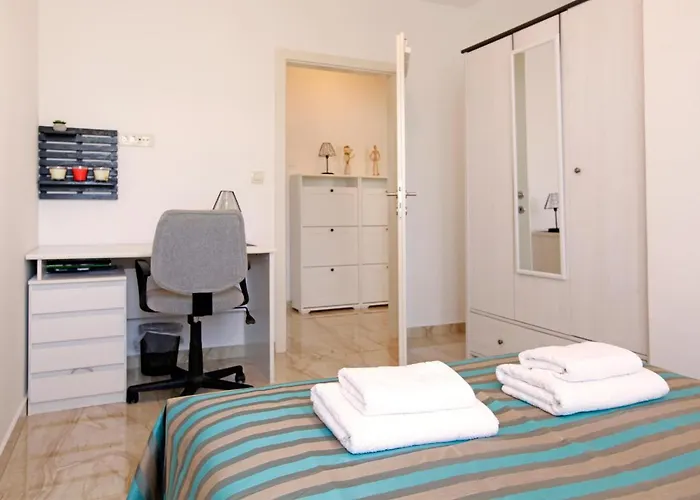 Lägenhet Modern 2-bed Apt, Late Check In Available Split
