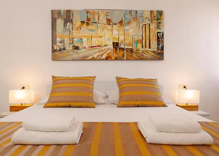 Modern 2-bed Apt, Late Check In Available スプリト