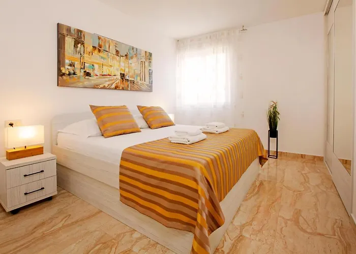 Lägenhet Modern 2-bed Apt, Late Check In Available Split