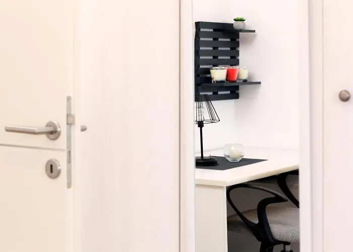 Modern 2-bed Apt, Late Check In Available スプリト