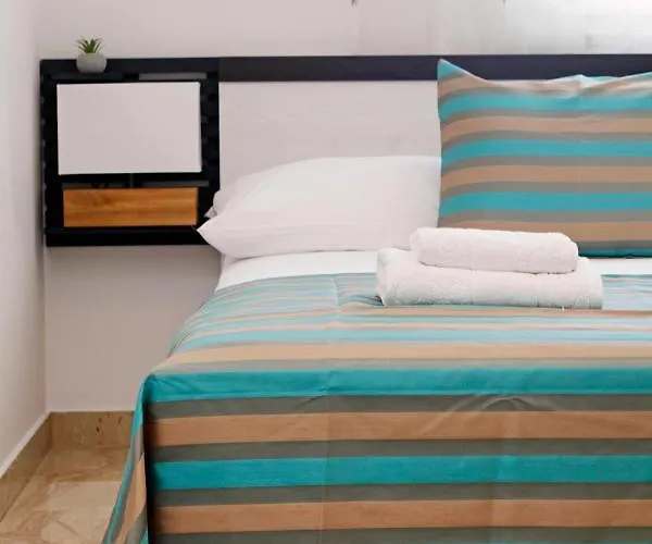 Lägenhet Modern 2-bed Apt, Late Check In Available