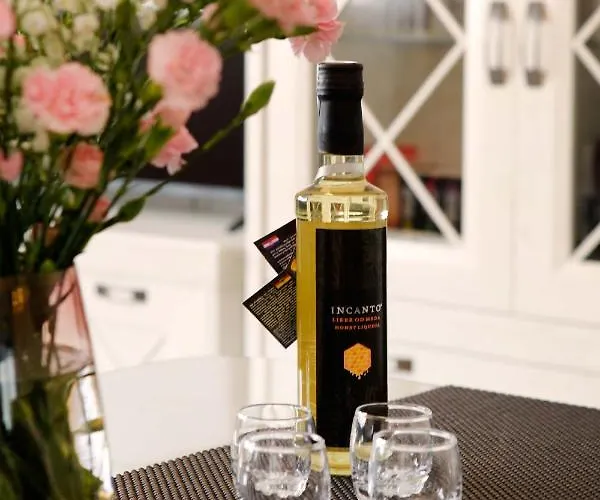 Modern 2-bed Apt, Late Check In Available アパート *