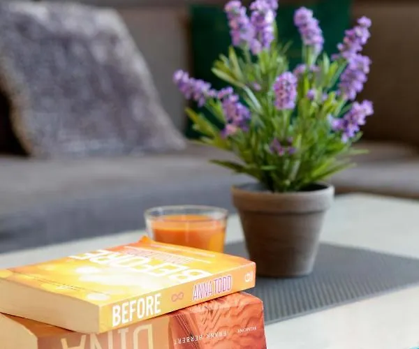 Lägenhet Modern 2-bed Apt, Late Check In Available