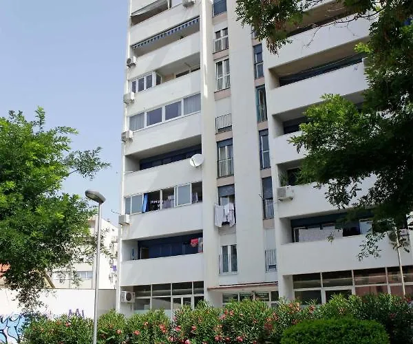 Lägenhet Modern 2-bed Apt, Late Check In Available Split