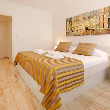 Modern 2-bed Apt, Late Check In Available Апартаменты