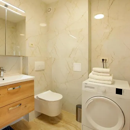 Appartement Modern 2-bed Apt, Late Check In Available