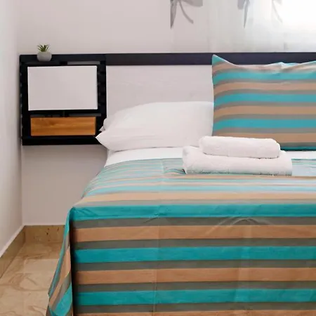 Appartement Modern 2-bed Apt, Late Check In Available