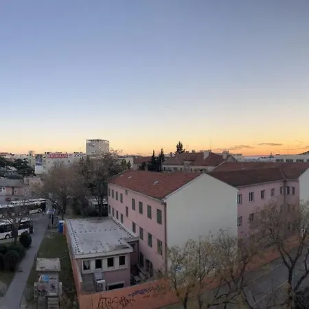 Апартаменты Modern 2-bed Apt, Late Check In Available Сплит